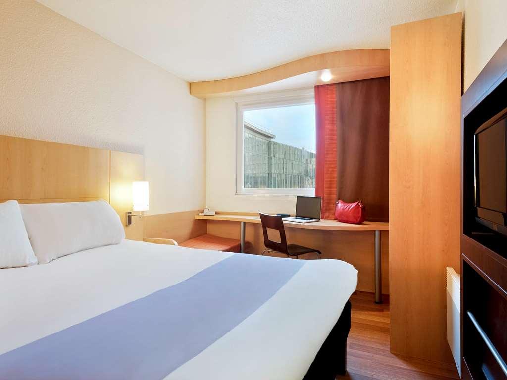 Ibis Lille Tourcoing Centre Hotel Room photo